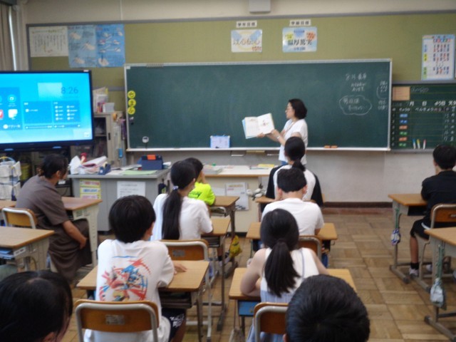 6年2組読み聞かせ