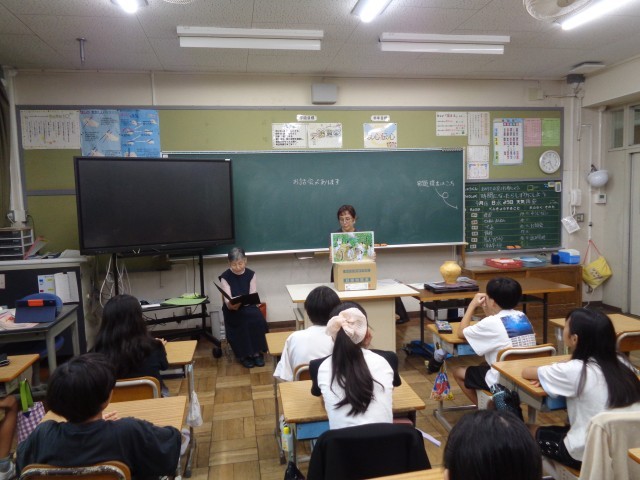 6年1組読み聞かせ
