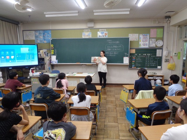 6年2組読み聞かせ