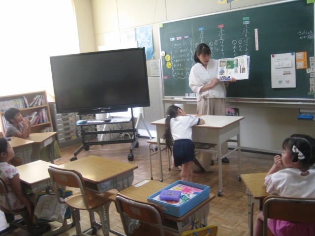 あすなろ「がっこうだってどきどきしてる」読み聞かせ写真