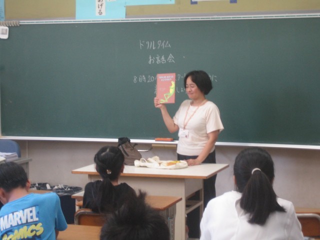 6年2組世界のはてってどこですか？」読み聞かせ写真