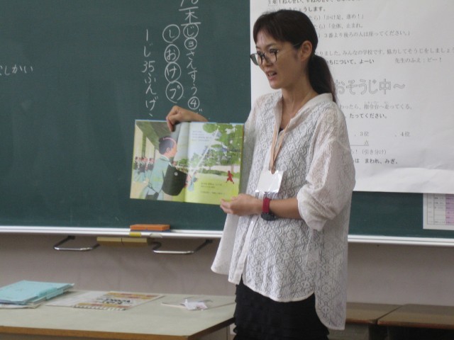 1年2組読み聞かせ写真