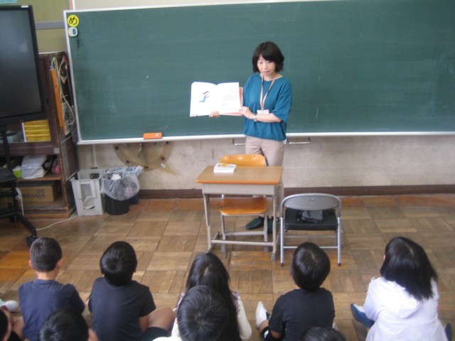 2年1組読み聞かせ写真
