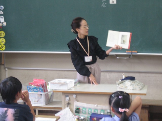 2年3組読み聞かせ写真