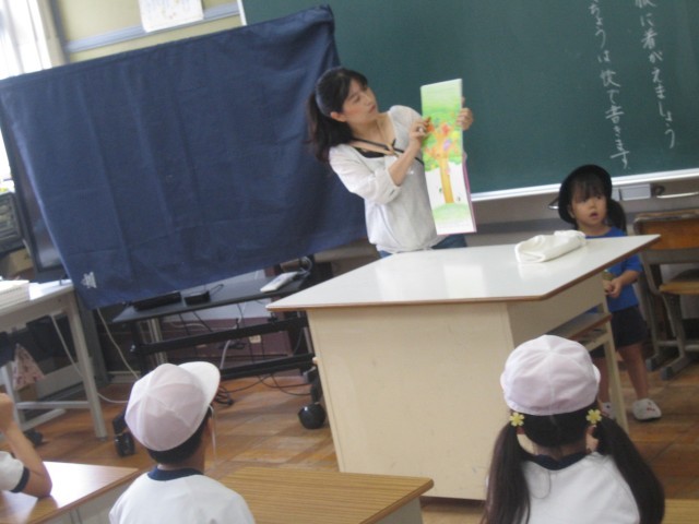 3年1組読み聞かせ写真
