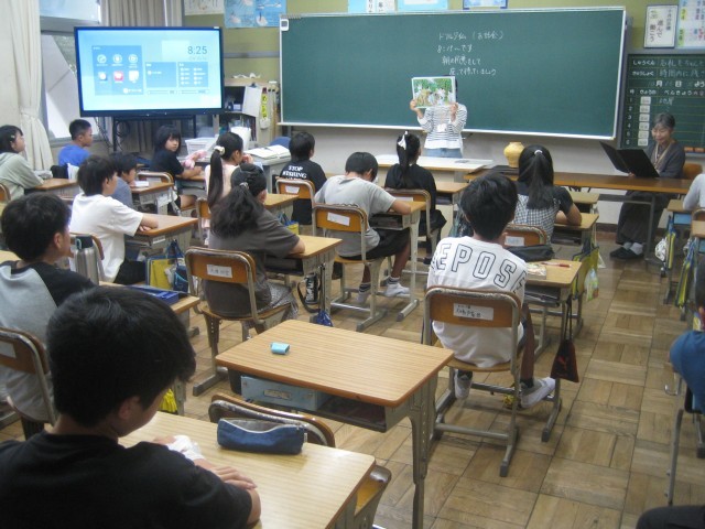 6年2組読み聞かせ写真