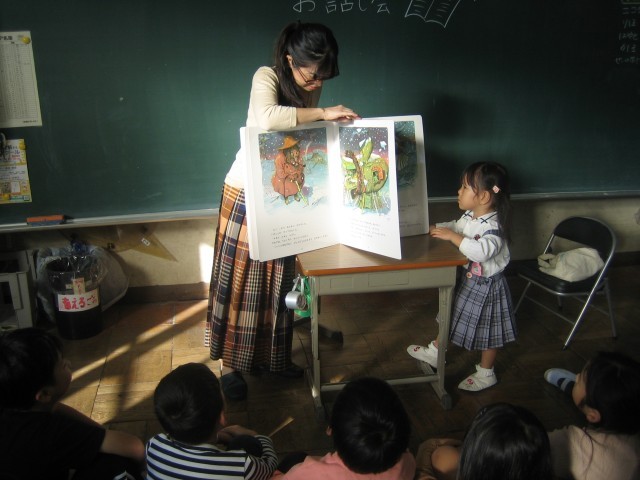 2年1組読み聞かせの写真