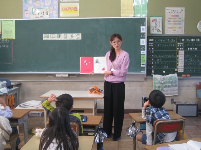 2年2組読み聞かせの写真