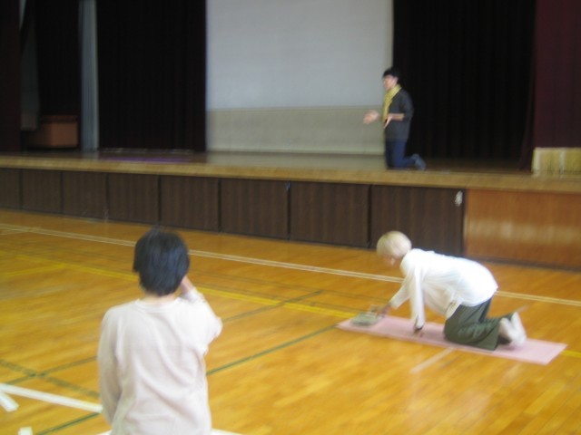 ヨガ教室の講師の写真