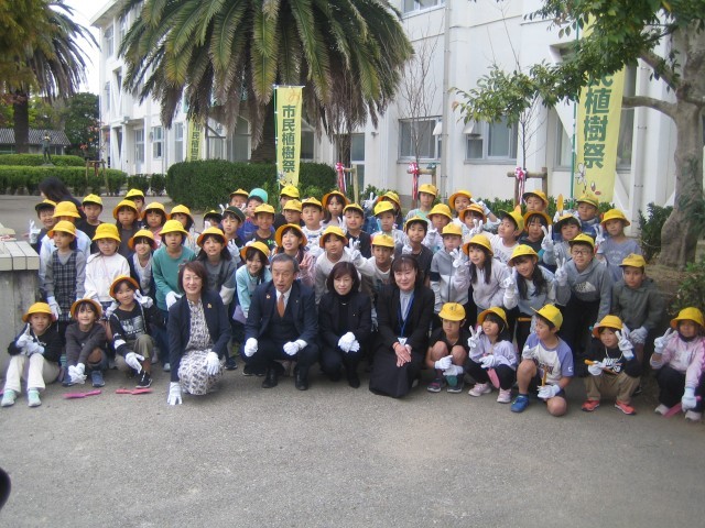 植栽イベント記念撮影の写真