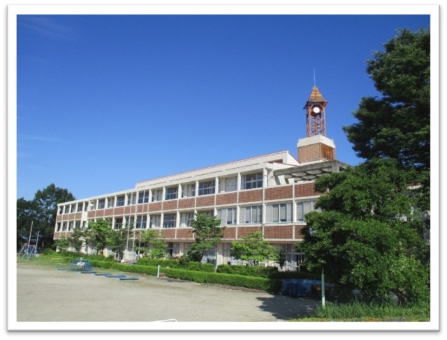 東山小学校全景