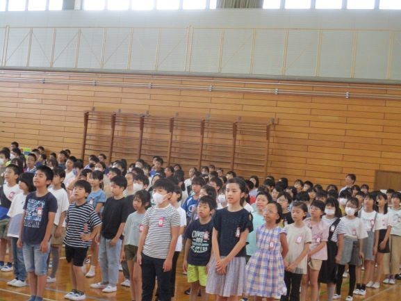 校歌斉唱４年生