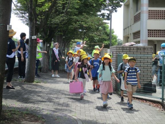 2024年9月2日　下校時あいさつ運動　２年生