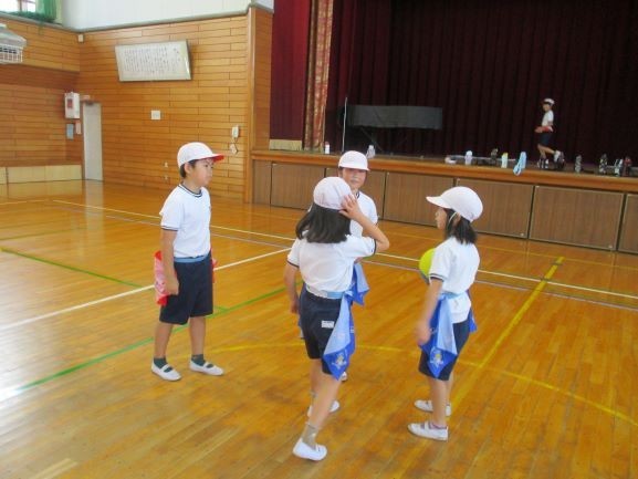 2024年9月6日　3年1組　体育　フラッグフットボール　作戦会議