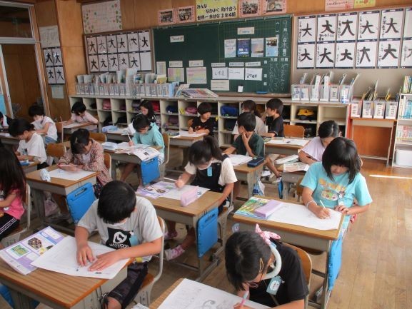 2024年9月12日　3年4組　図工　言葉から思い浮かべて　アイディアスケッチ１