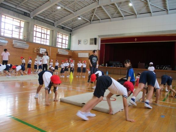 2024年9月13日　2年1組　はつらつ運動プログラム　熊歩き