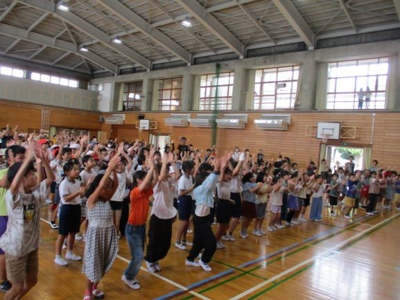 2024年9月24日　レッツダンスパーティ-　フロアで踊る子どもたち２