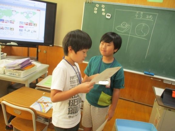 2024年10月7日　4年3組　外国語　What time is it？　活動４