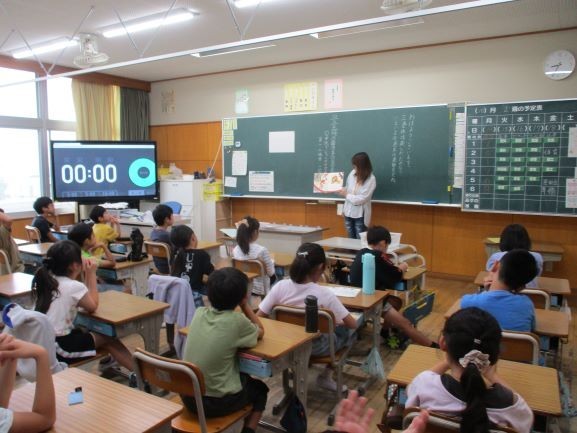2024年10月15日　3年２組　読み聞かせ