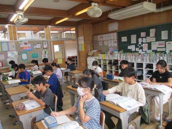 2024年10月16日　6年2組　家庭科　ナップザックづくりの振り返り３