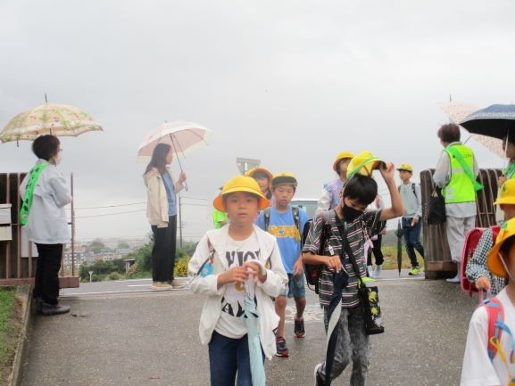 2024年10月23日　東山小コミュニティ家庭教育部　一斉あいさつ運動２