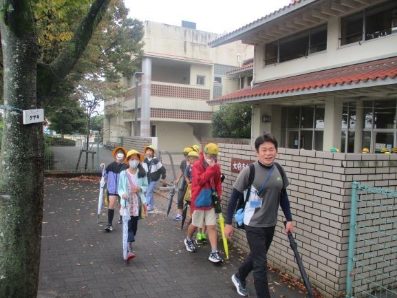 2024年10月23日　5年2組　校外学習　防災センター　出発