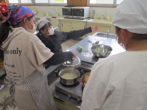 2024年10月28日　5年1組　家庭科　調理汁とご飯１