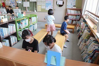 絵本が置かれたコーナーです。