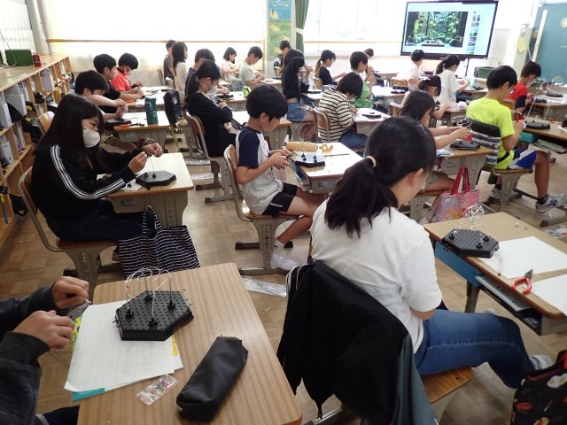 ５年生　図画工作科の授業