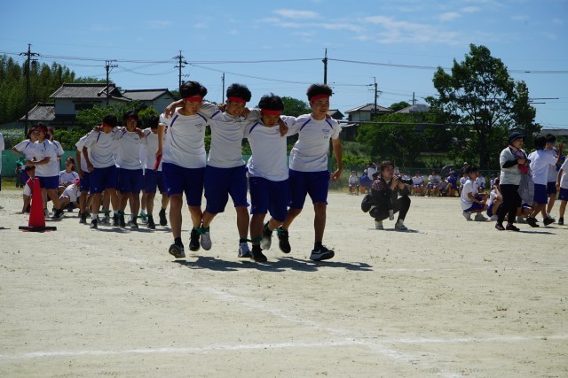 ３年　多人多脚リレー