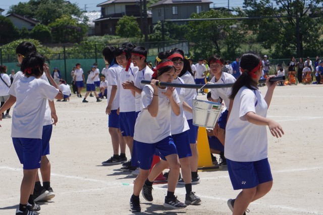 ３年　水運びリレー