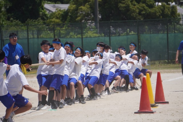 ２年　綱引き